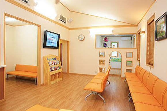 医療法人 たむら耳鼻咽喉科 待合室